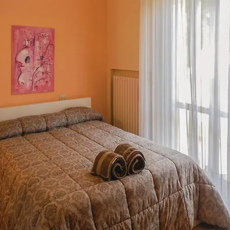 Two-bedroom In -pe- Lägenhet